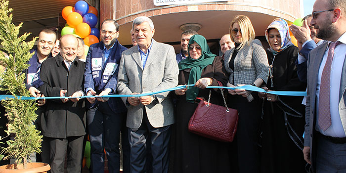 Başkan, spor merkezinin açılışında teftiş yaptı