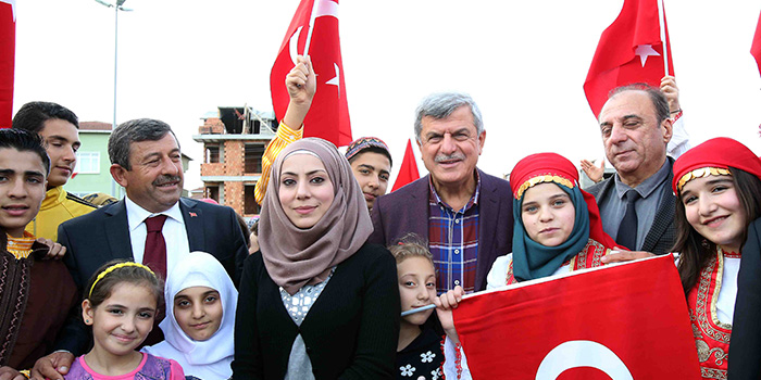 Karaosmanoğlu, Suriyeli öğrencilerle buluştu 
