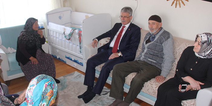  ELLİBEŞ’TEN İKİZ BEBEKLERE HOŞGELDİN HEDİYESİ