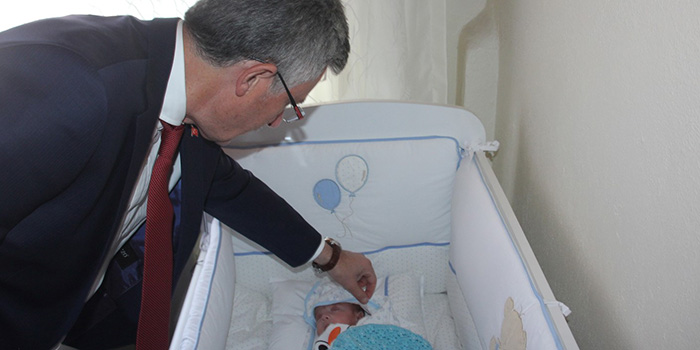  ELLİBEŞ’TEN İKİZ BEBEKLERE HOŞGELDİN HEDİYESİ