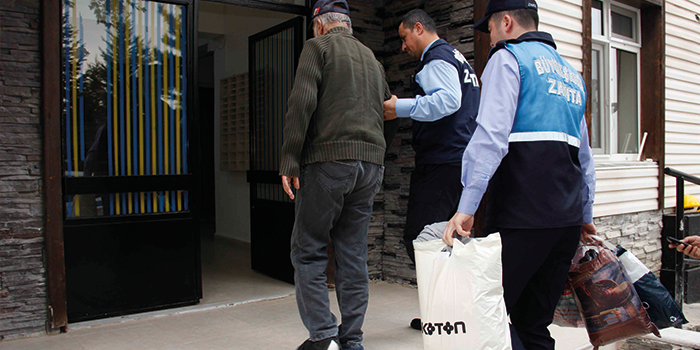 Büyükşehir ihtiyaç sahiplerinin yanında