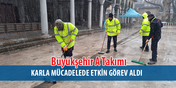 A Takımı, cuma namazı öncesi camileri kardan temizledi