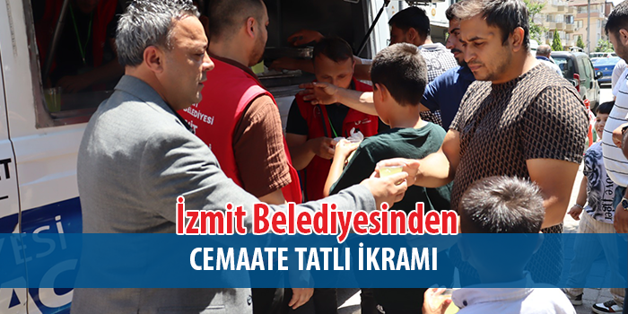 İzmit Belediyesinden cami cemaatine tatlı ikramı